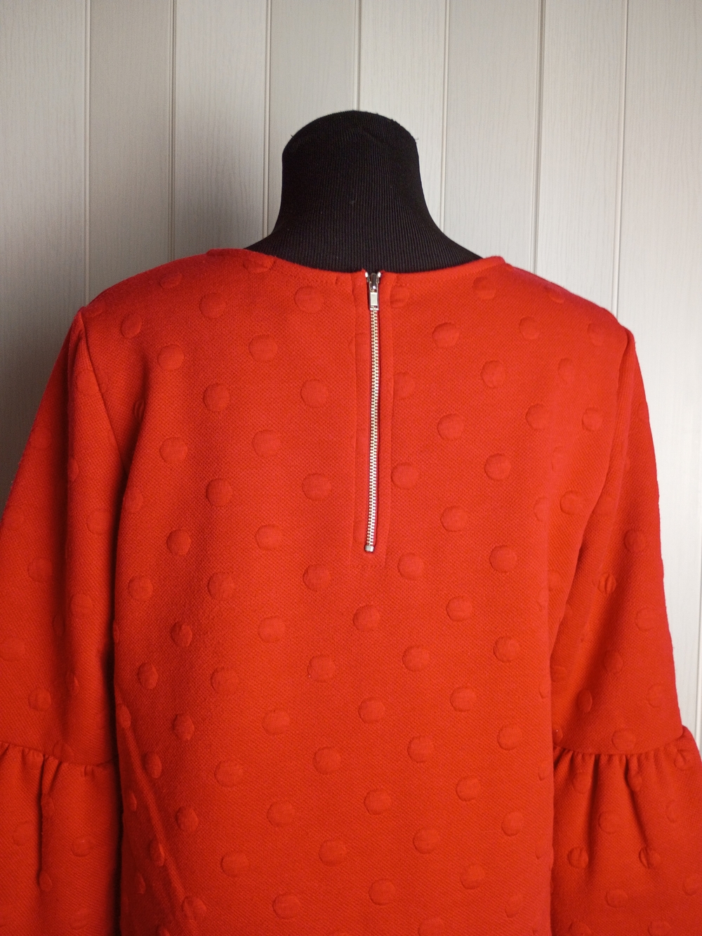 W5 Red Textured Bell-Sleeve Tunic Top - Picture 9 of 11